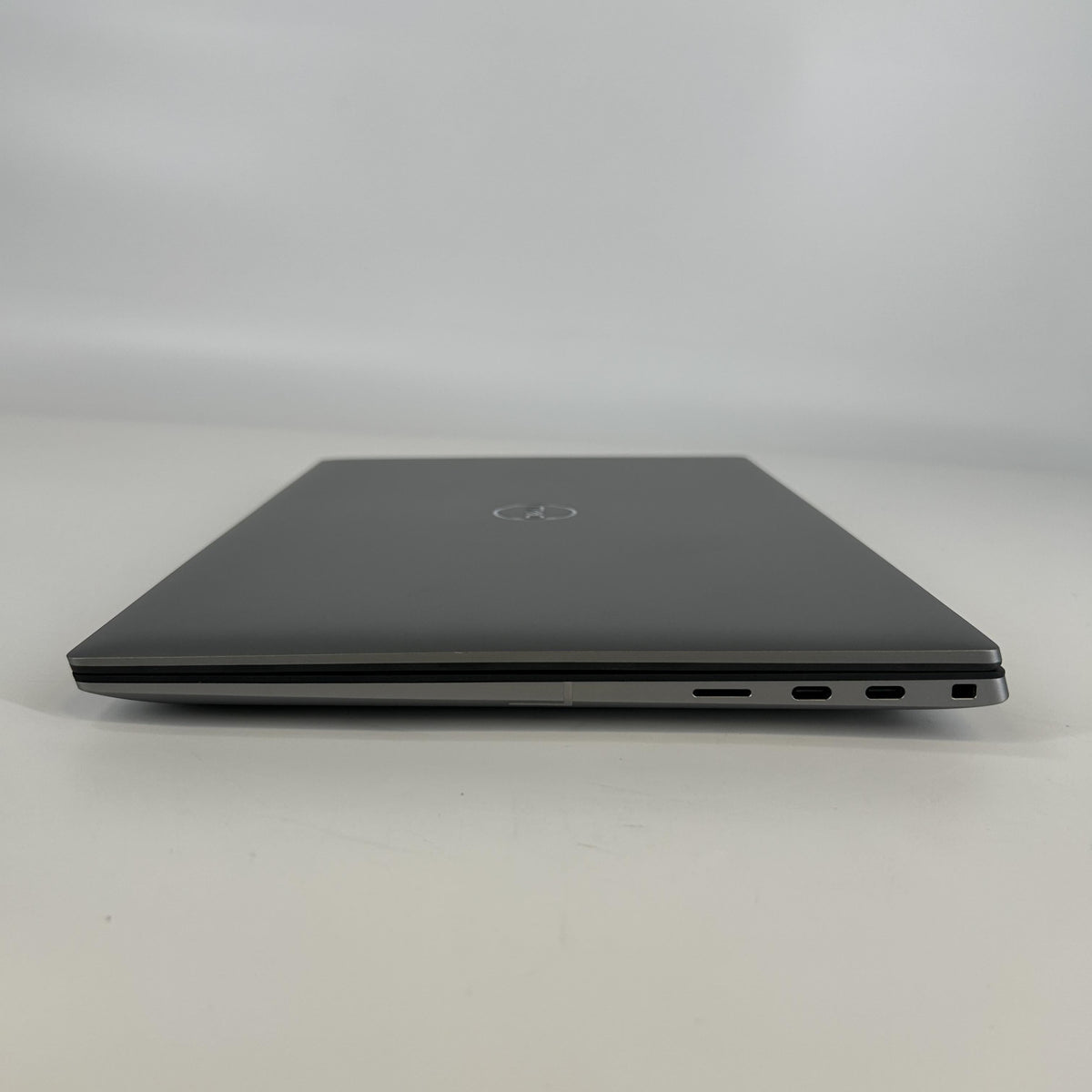 Dell Precision 5490 14 Gray 3.8 GHz Intel Core Ultra 7 32GB RAM 512GB Solid State Drive NVIDIA RTX 1000 Ada 6 GB