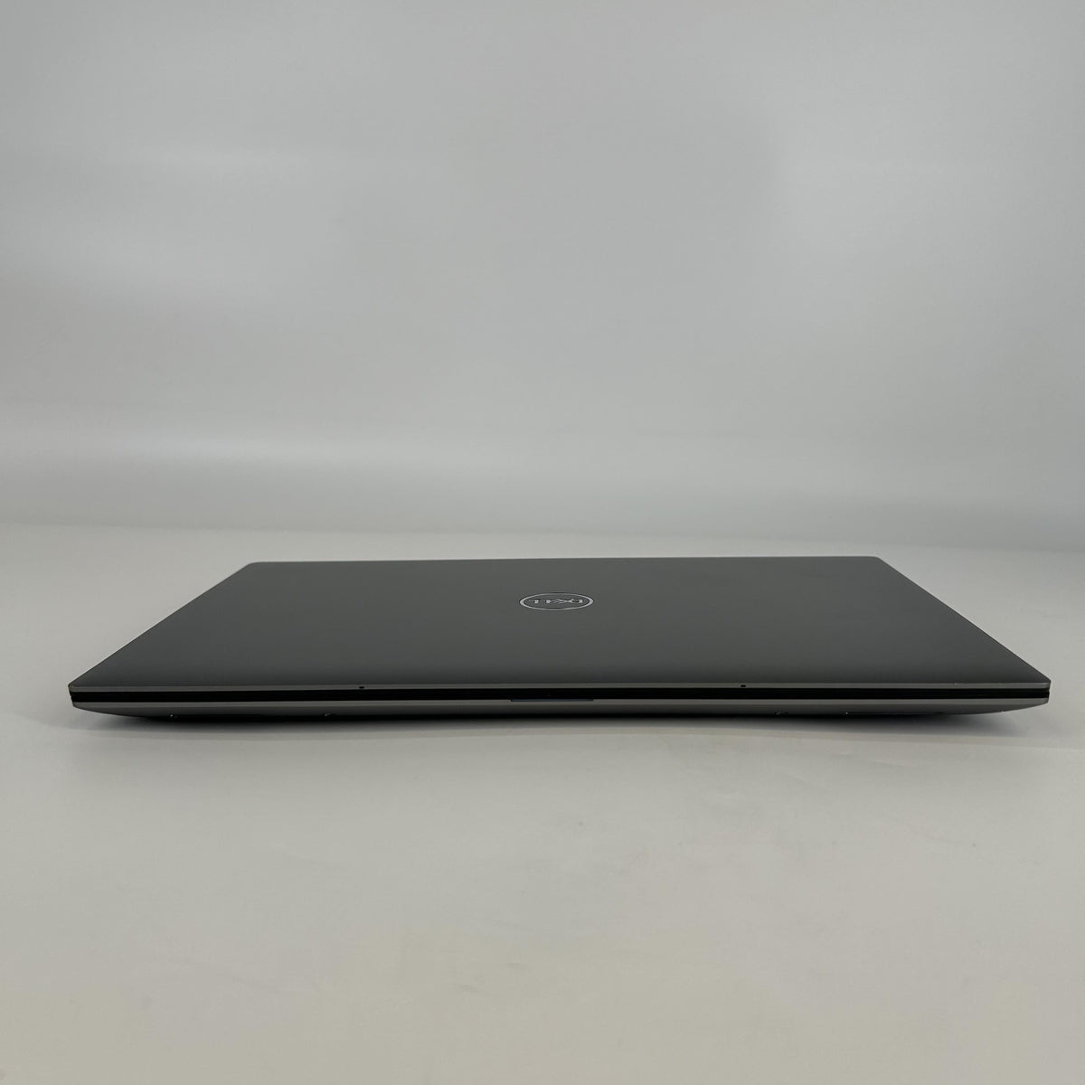 Dell Precision 5490 14 Gray 3.8 GHz Intel Core Ultra 7 32GB RAM 512GB Solid State Drive NVIDIA RTX 1000 Ada 6 GB