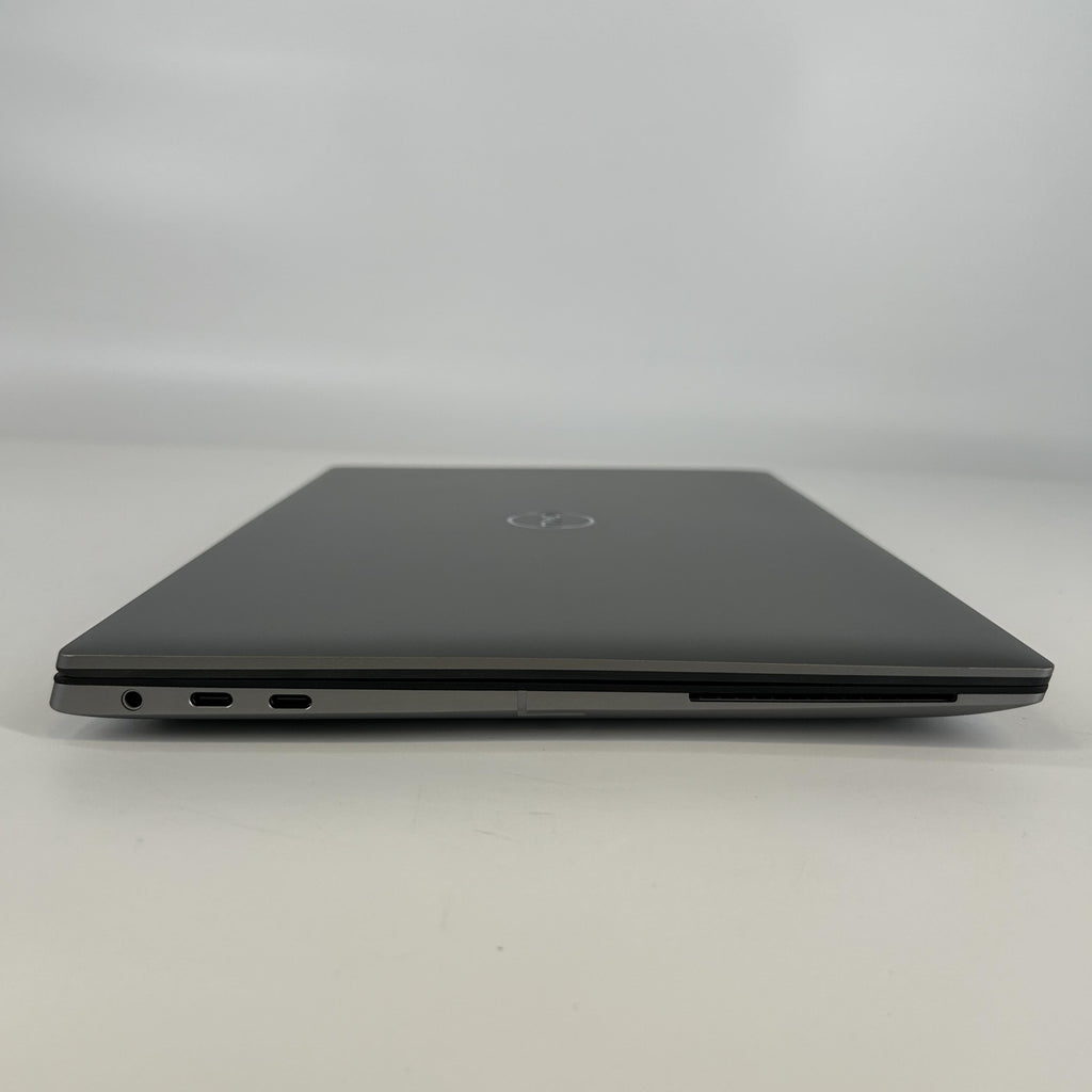 Dell Precision 5490 14 Gray 3.8 GHz Intel Core Ultra 7 32GB RAM 512GB Solid State Drive NVIDIA RTX 1000 Ada 6 GB