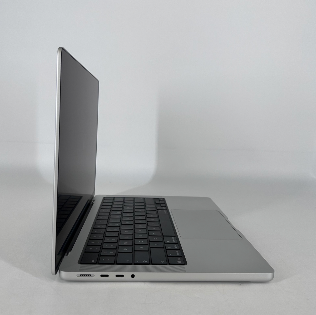 Apple MacBook Pro 14 2025 Silver M5 Pro 15-Core CPU 48GB Unified Memory 2TB Solid State Drive 16-Core GPU