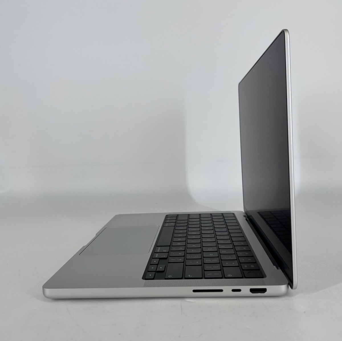 Apple MacBook Pro 14 2025 Silver M5 Pro 15-Core CPU 48GB Unified Memory 2TB Solid State Drive 16-Core GPU