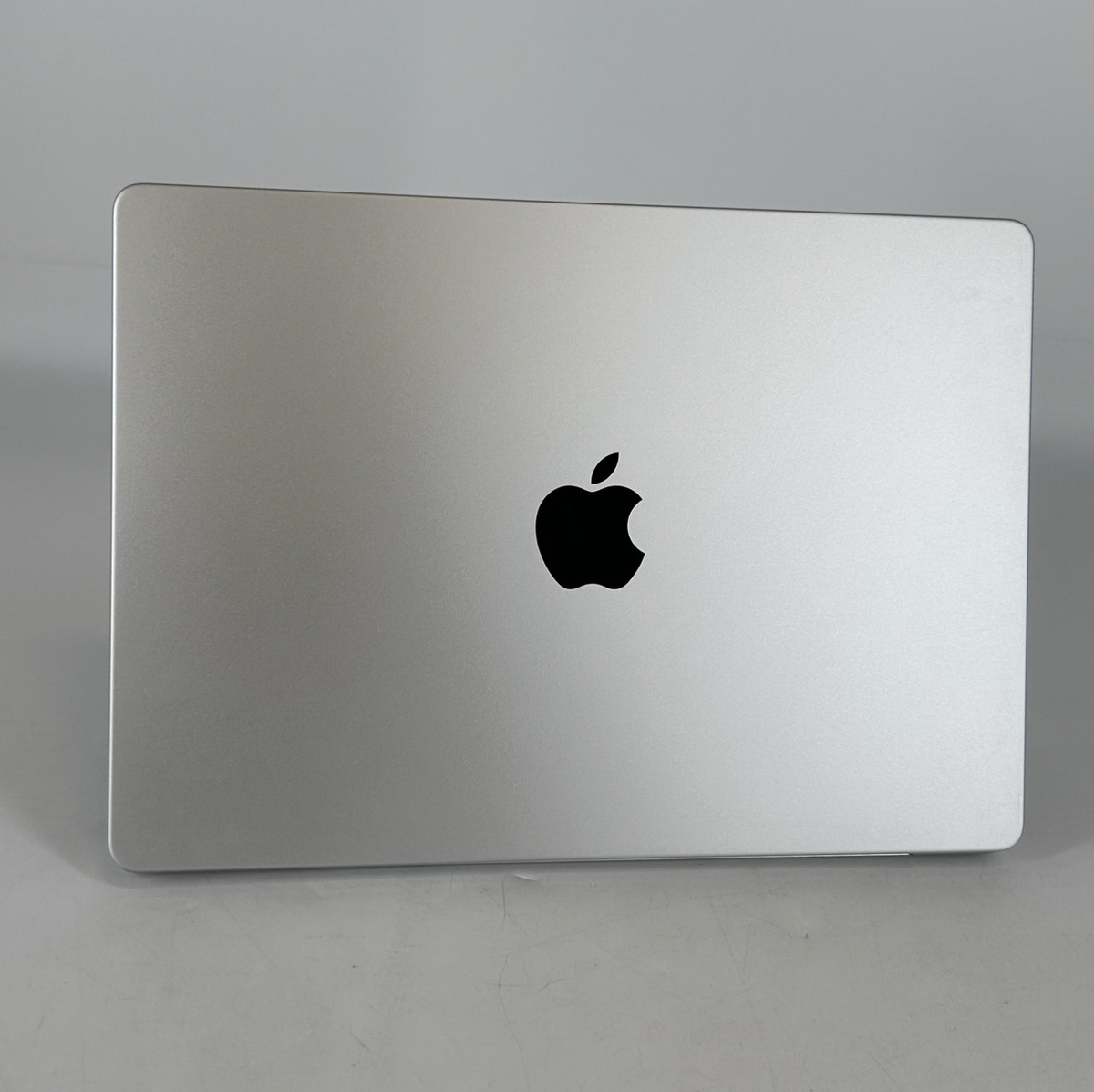 Apple MacBook Pro 14 2025 Silver M5 Pro 15-Core CPU 48GB Unified Memory 2TB Solid State Drive 16-Core GPU