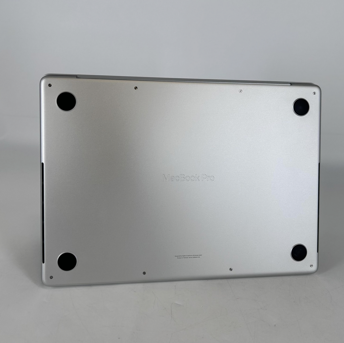 Apple MacBook Pro 14 2025 Silver M5 Pro 15-Core CPU 48GB Unified Memory 2TB Solid State Drive 16-Core GPU