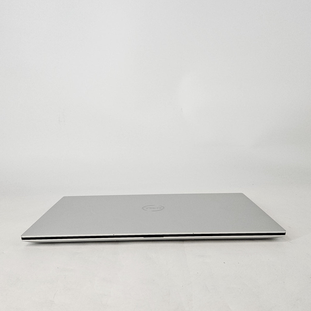 Dell XPS 15 9520 Silver 2.3 GHz Intel Core i7 12th Gen. 16GB RAM 512GB Solid State Drive NVIDIA GeForce RTX 3050 Ti 4 GB