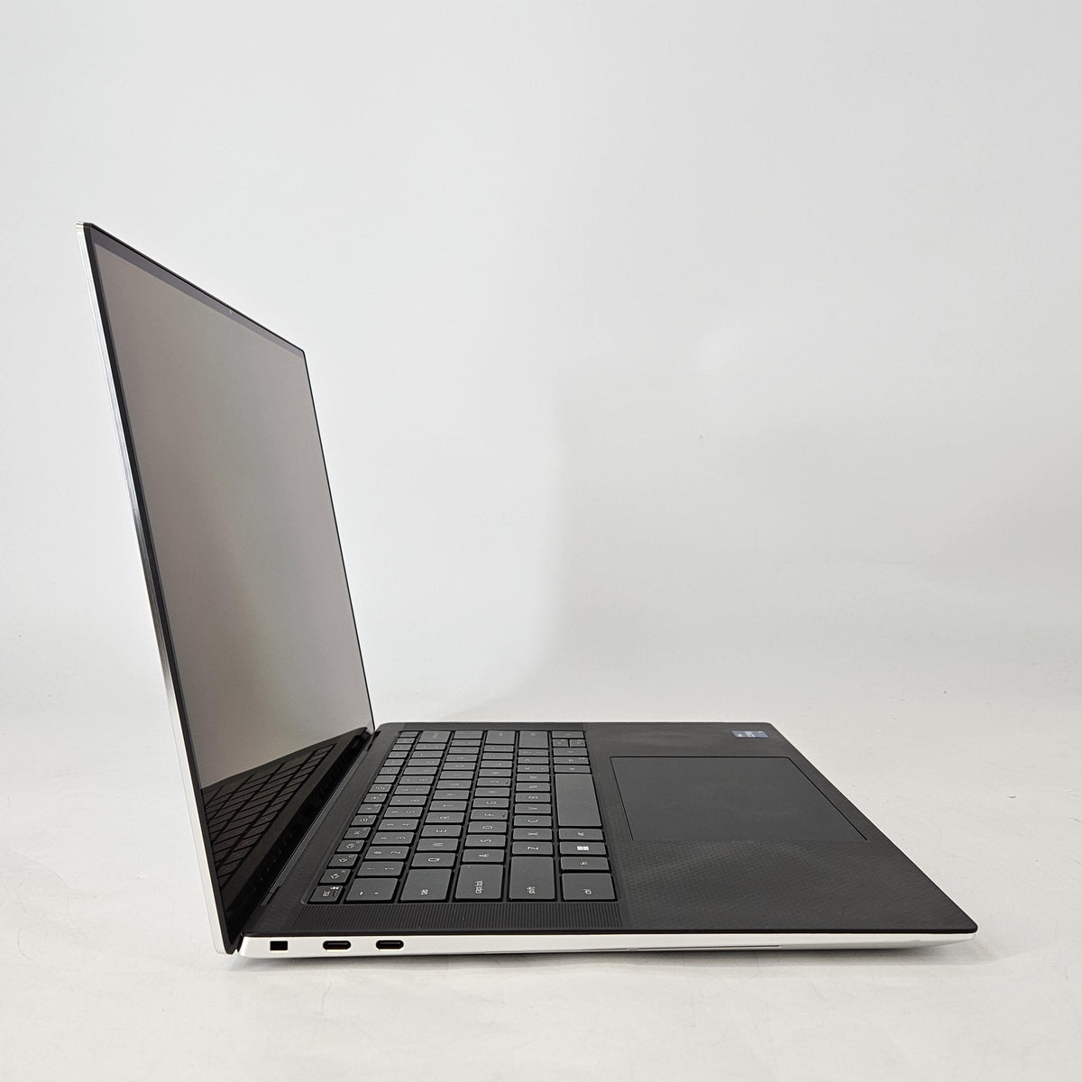 Dell XPS 15 9520 Silver 2.3 GHz Intel Core i7 12th Gen. 16GB RAM 512GB Solid State Drive NVIDIA GeForce RTX 3050 Ti 4 GB