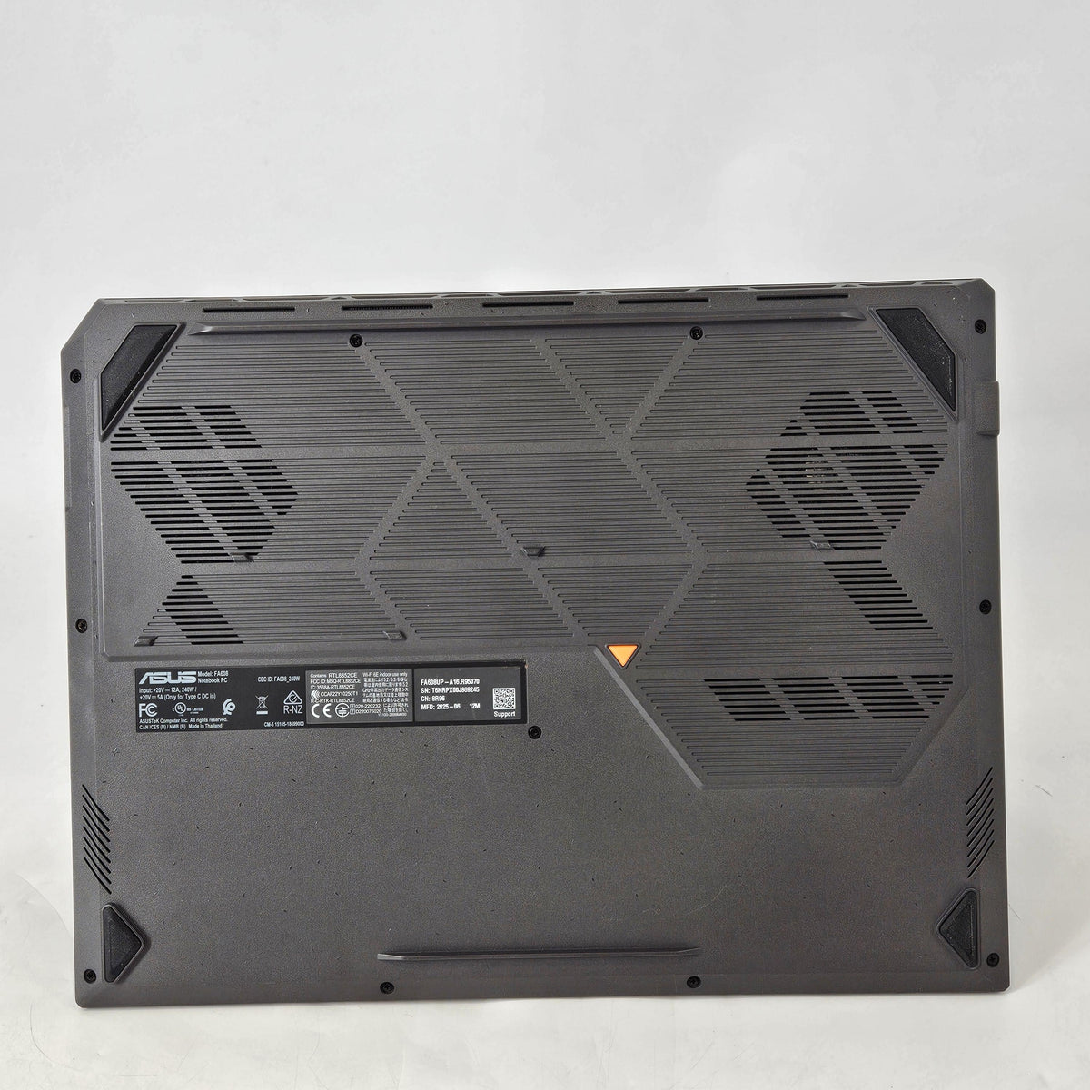 TUF A16 16 Jaeger Gray 4.0 GHz AMD Ryzen 9 270 32GB RAM 1TB Solid State Drive NVIDIA GeForce RTX 5070 8 GB