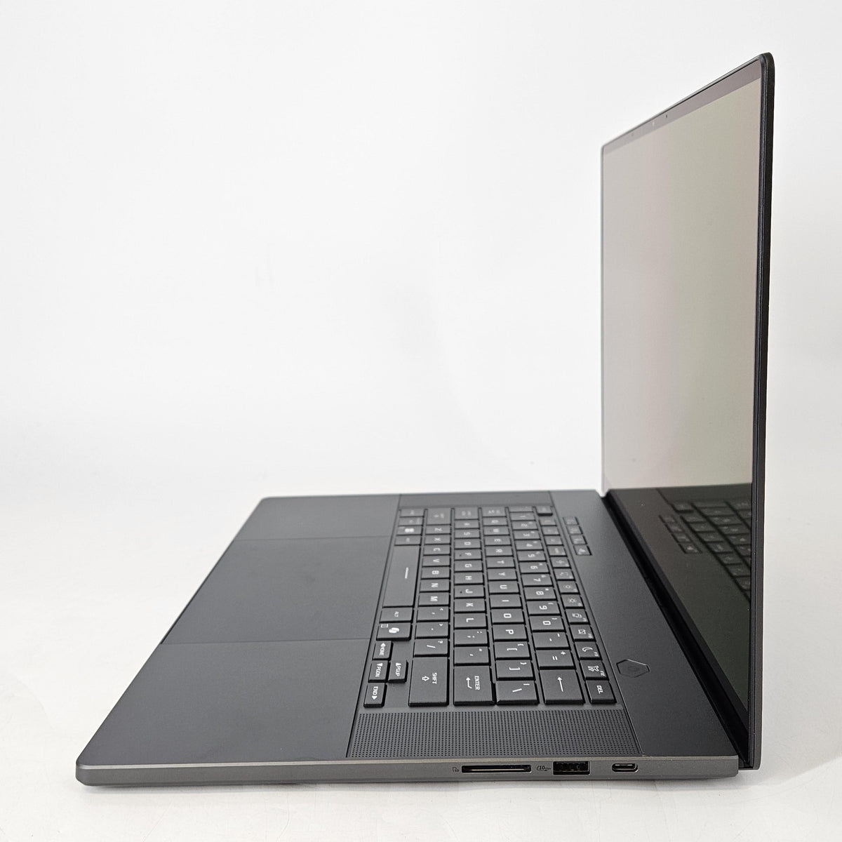 Asus ROG Zephyrus G16 GU605 16 Black 2.9 GHz Intel Core Ultra 9 Series 2 32GB RAM 2TB Solid State Drive NVIDIA GeForce RTX 5080 16 GB