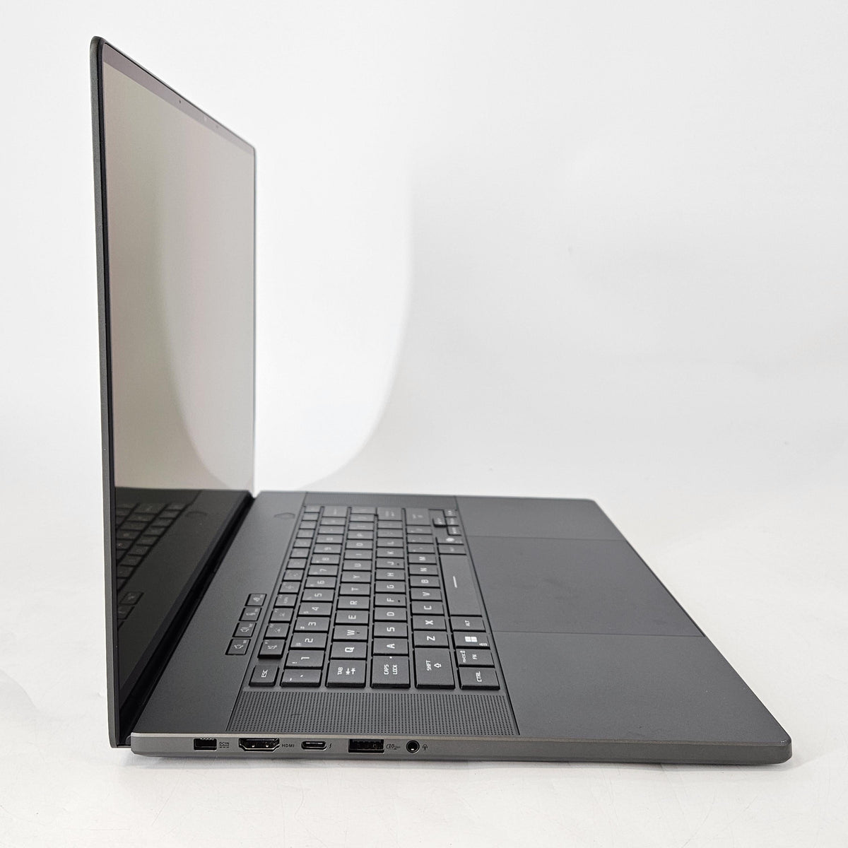 Asus ROG Zephyrus G16 GU605 16 Black 2.9 GHz Intel Core Ultra 9 Series 2 32GB RAM 2TB Solid State Drive NVIDIA GeForce RTX 5080 16 GB