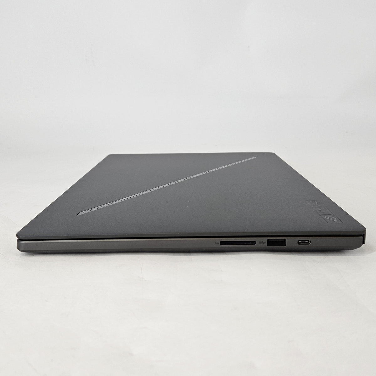 Asus ROG Zephyrus G16 GU605 16 Black 2.9 GHz Intel Core Ultra 9 Series 2 32GB RAM 2TB Solid State Drive NVIDIA GeForce RTX 5080 16 GB
