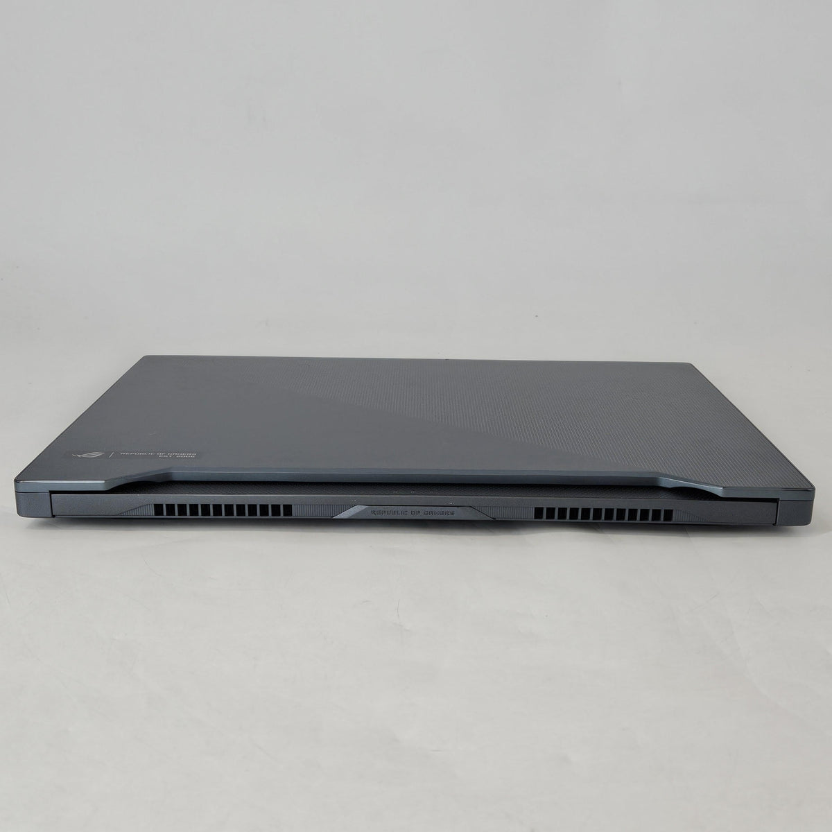 Asus ROG Zephyrus M15 GU502 15.6 Gray 2.6 GHz Intel Core i7 10th Gen. 16GB RAM 1TB Solid State Drive NVIDIA GeForce RTX 2070 8 GB
