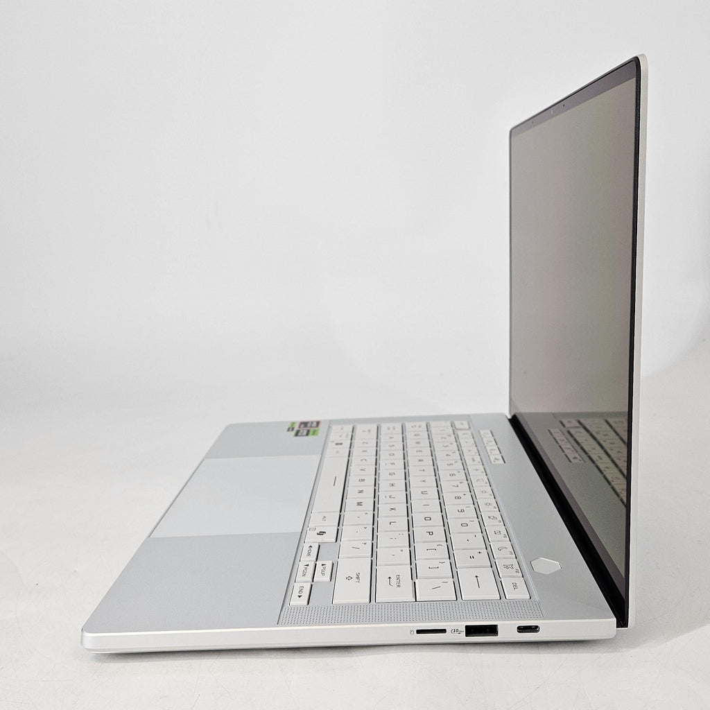 ROG Zephyrus G14 GA403 14 White 2.0 GHz AMD Ryzen AI 9 HX 370 32GB RAM 1TB Solid State Drive NVIDIA GeForce RTX 5070 Ti 12 GB