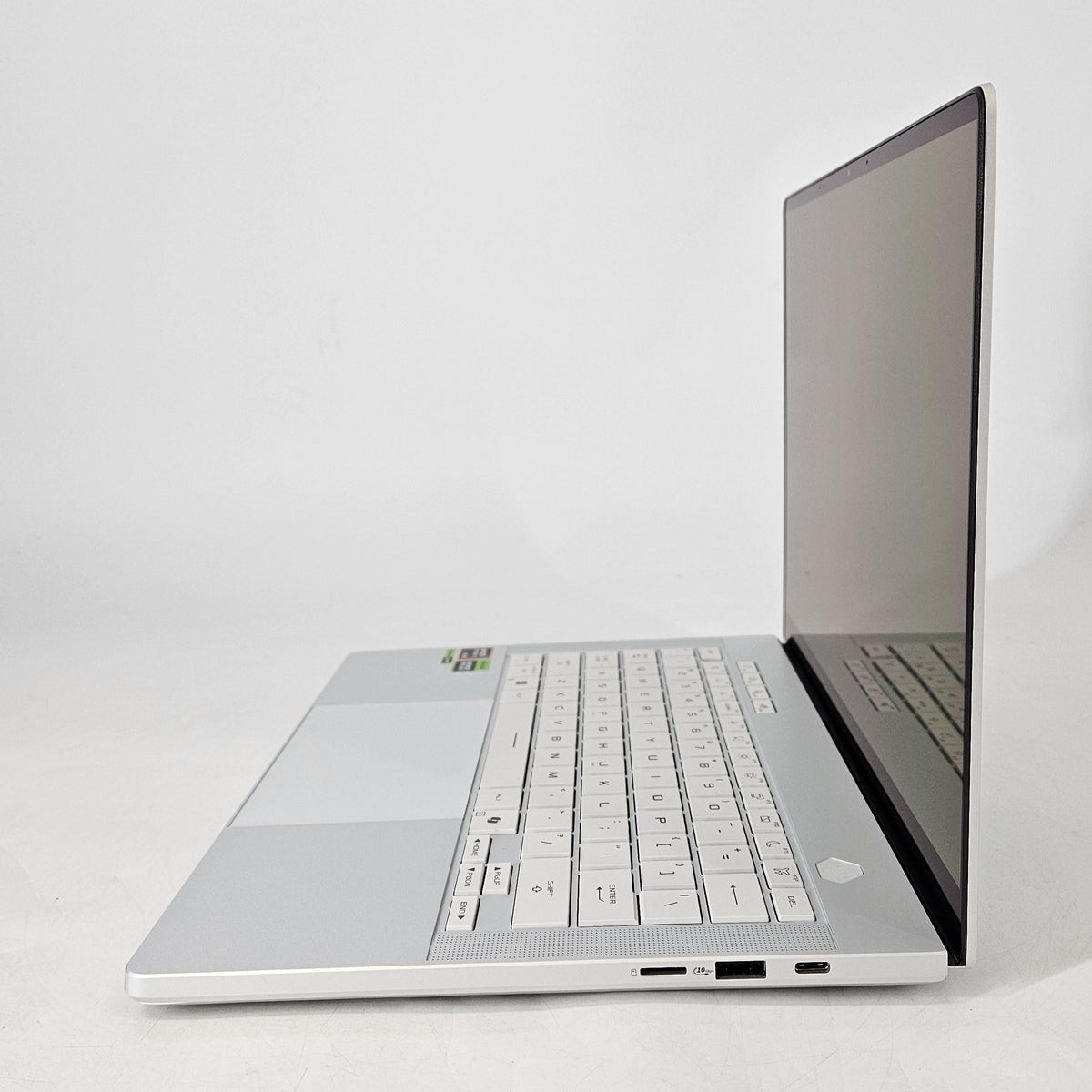 ROG Zephyrus G14 GA403 14 White 2.0 GHz AMD Ryzen AI 9 HX 370 32GB RAM 1TB Solid State Drive NVIDIA GeForce RTX 5070 Ti 12 GB