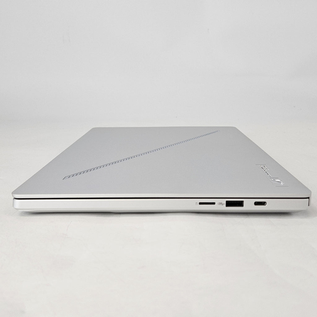 ROG Zephyrus G14 GA403 14 White 2.0 GHz AMD Ryzen AI 9 HX 370 32GB RAM 1TB Solid State Drive NVIDIA GeForce RTX 5070 Ti 12 GB