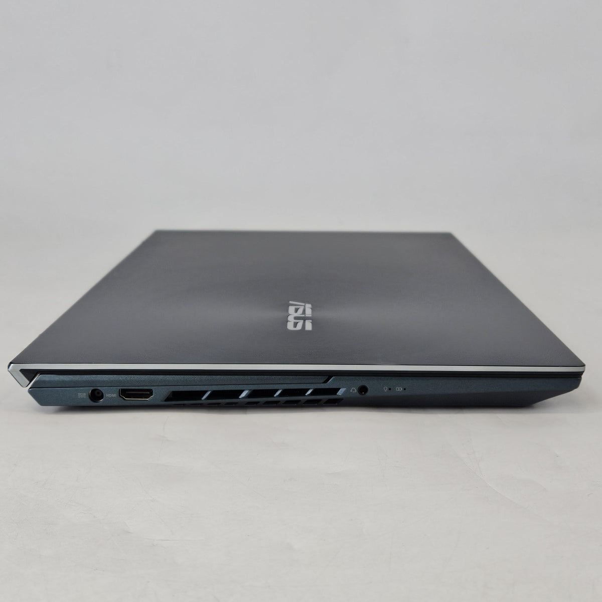 Asus Zenbook Pro Duo 15 Blue 2.5 GHz Intel Core i9 12th Gen. 32GB RAM 4TB Solid State Drive NVIDIA GeForce RTX 3060 6 GB