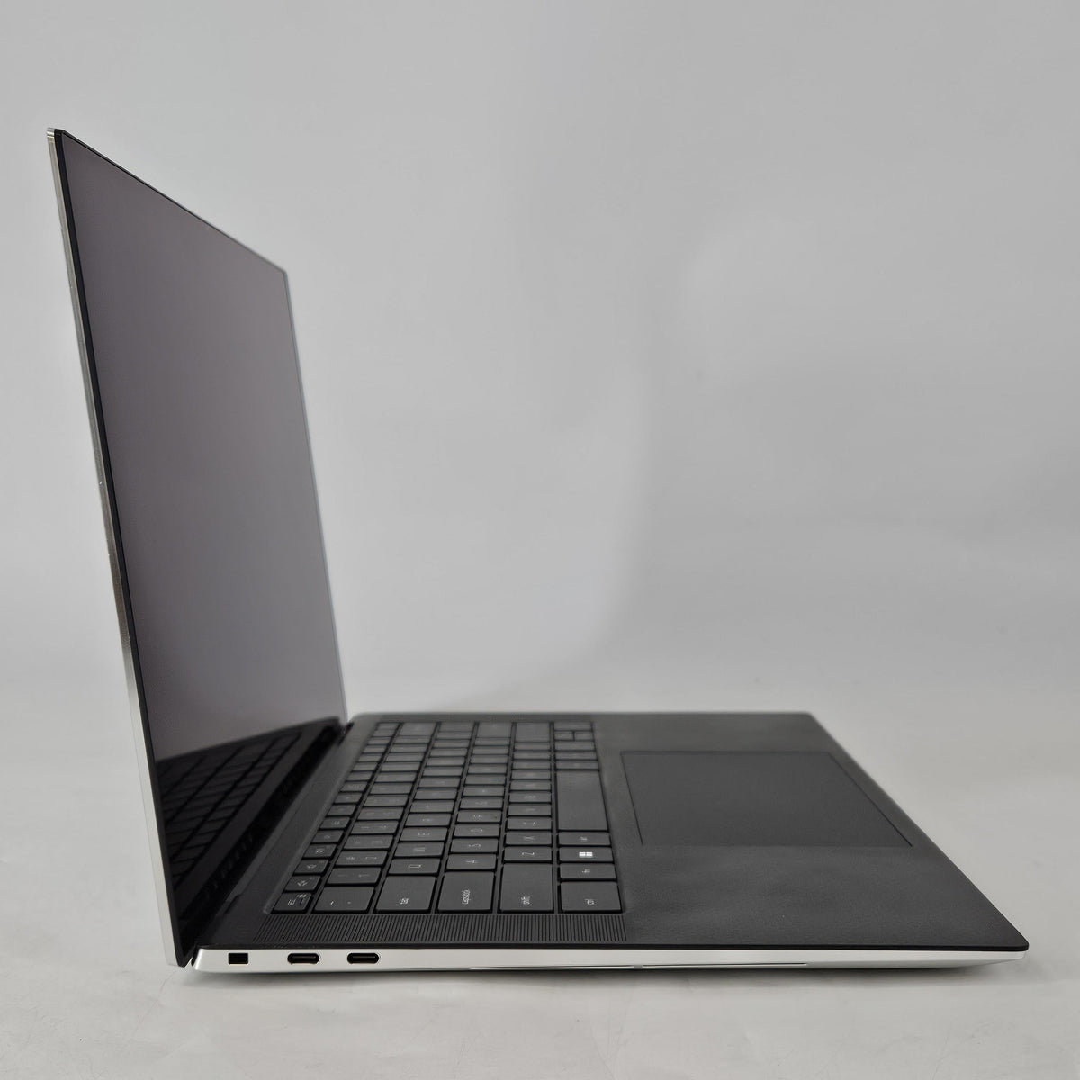 Dell XPS 15 9520 Silver 2.5 GHz Intel Core i9 12th Gen. 16GB RAM 1TB Solid State Drive NVIDIA GeForce RTX 3050 Ti 4 GB