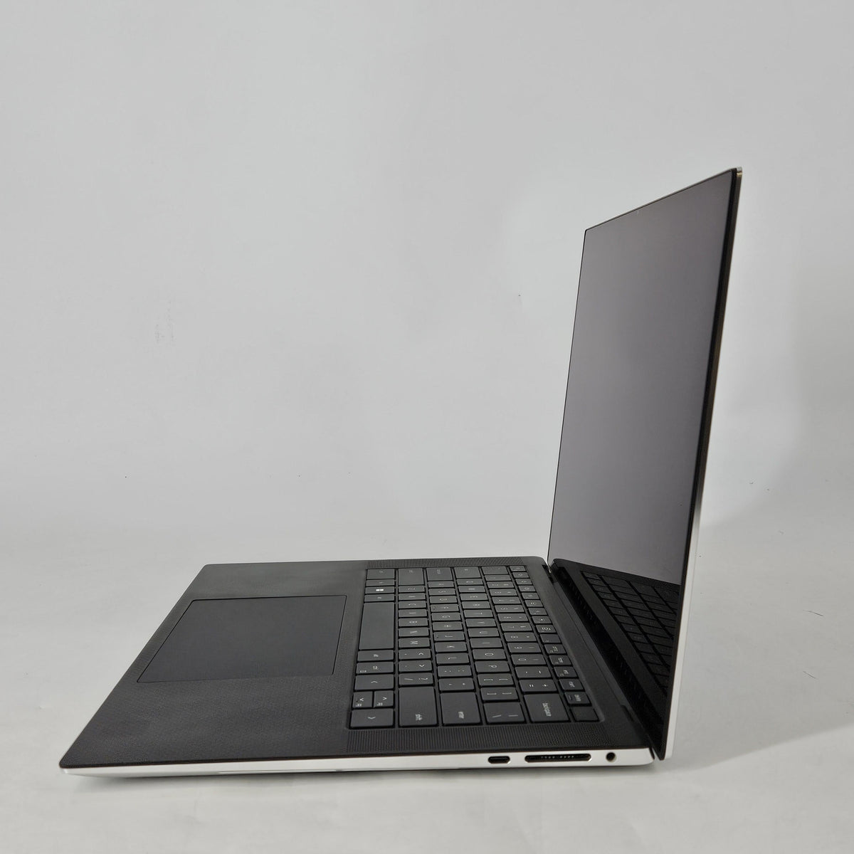 Dell XPS 15 9520 Silver 2.5 GHz Intel Core i9 12th Gen. 16GB RAM 1TB Solid State Drive NVIDIA GeForce RTX 3050 Ti 4 GB
