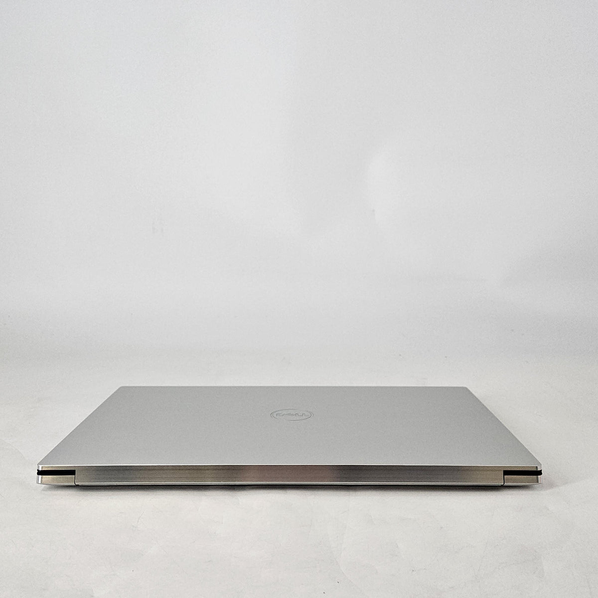 Dell XPS 15 9520 Silver 2.5 GHz Intel Core i9 12th Gen. 16GB RAM 1TB Solid State Drive NVIDIA GeForce RTX 3050 Ti 4 GB