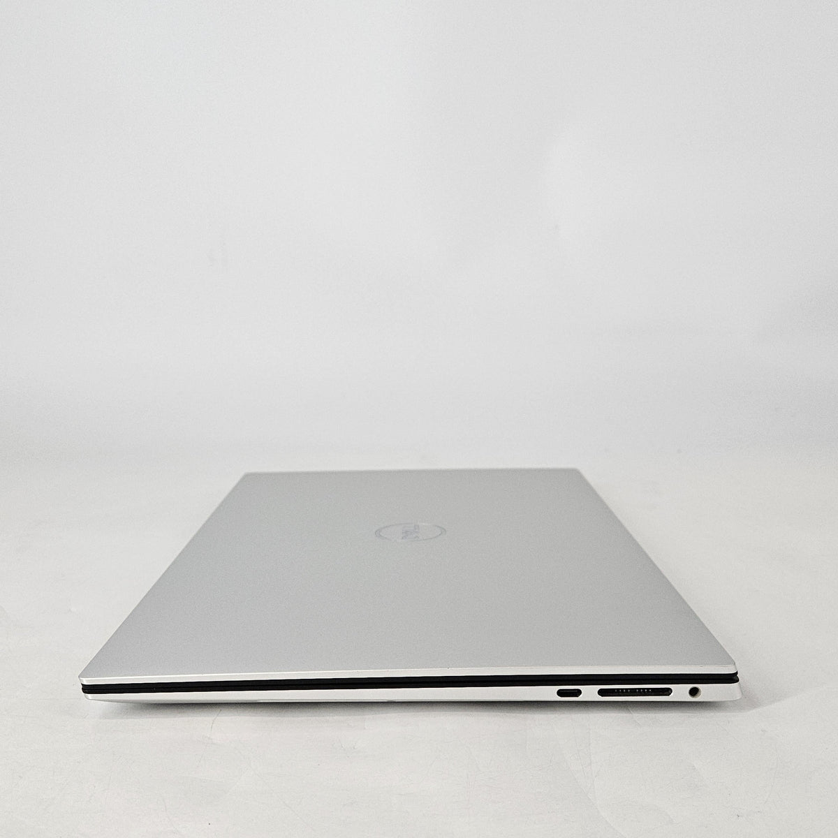 Dell XPS 15 9520 Silver 2.5 GHz Intel Core i9 12th Gen. 16GB RAM 1TB Solid State Drive NVIDIA GeForce RTX 3050 Ti 4 GB