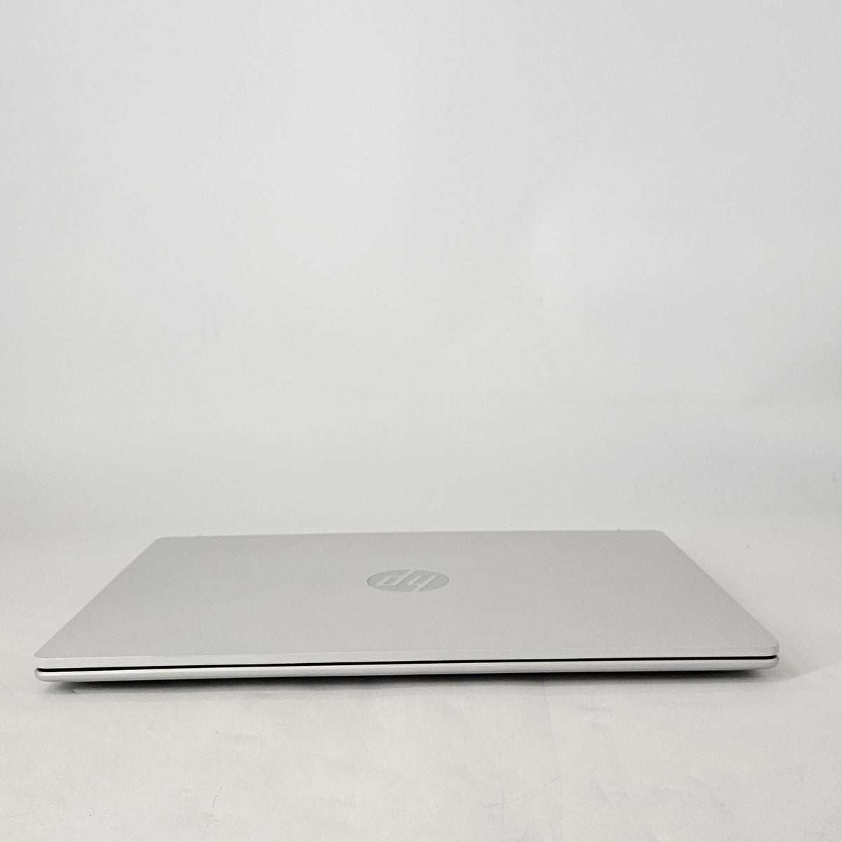 HP OmniBook 3 15.6 Glacier Silver 2.8 GHz AMD Ryzen 5 40 8GB RAM 256GB Solid State Drive
