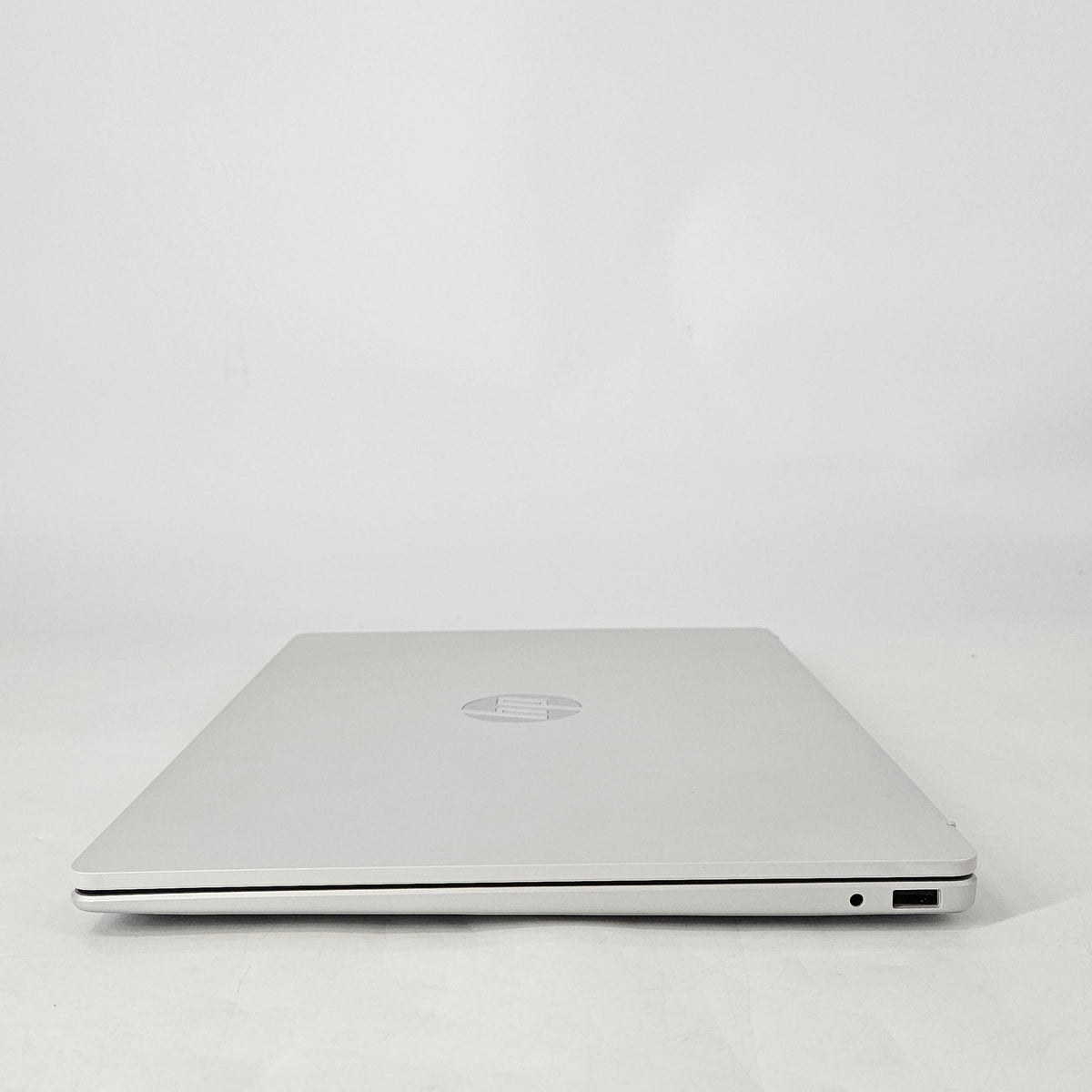 HP OmniBook 3 15.6 Glacier Silver 2.8 GHz AMD Ryzen 5 40 8GB RAM 256GB Solid State Drive