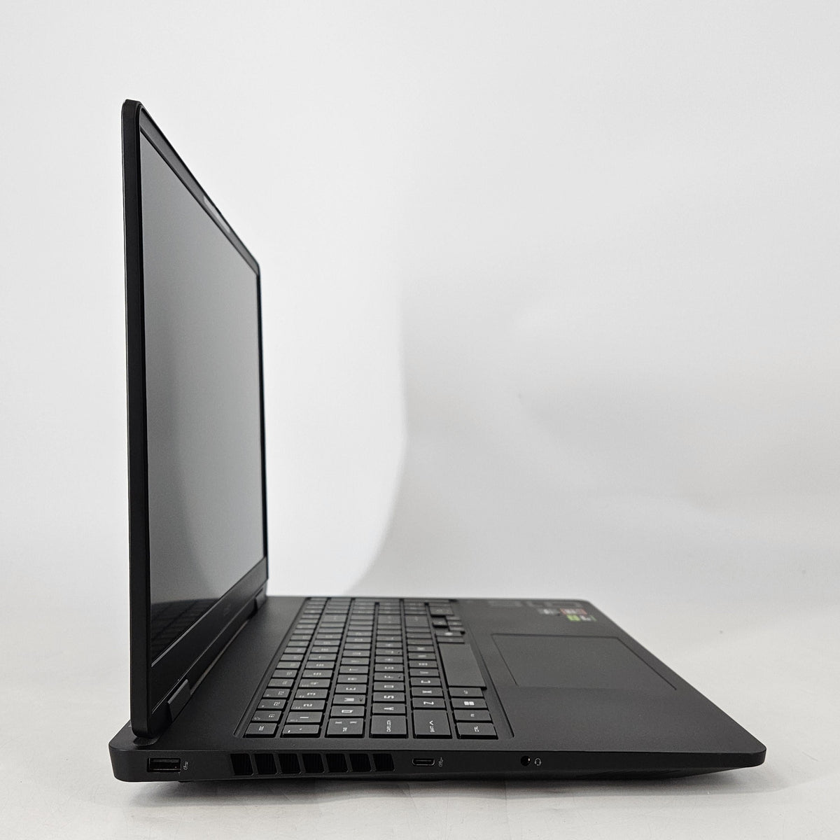 HP Omen 16 Black 2.0 GHz AMD Ryzen AI 7 350 16GB RAM 1TB Solid State Drive NVIDIA GeForce RTX 5060 8 GB