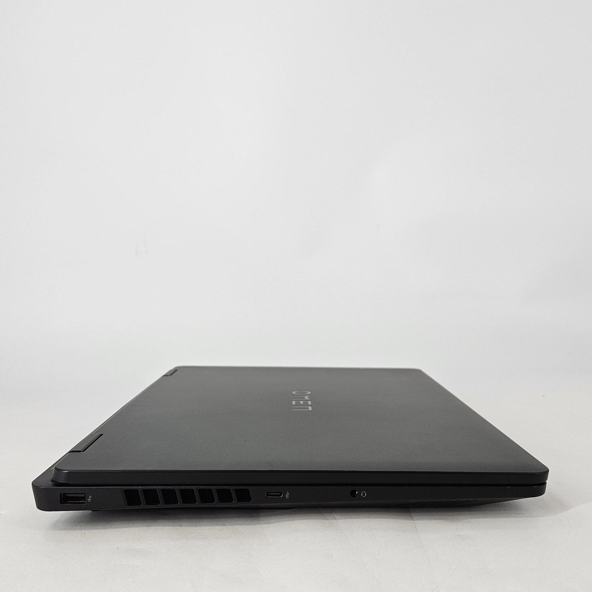 HP Omen 16 Black 2.0 GHz AMD Ryzen AI 7 350 16GB RAM 1TB Solid State Drive NVIDIA GeForce RTX 5060 8 GB