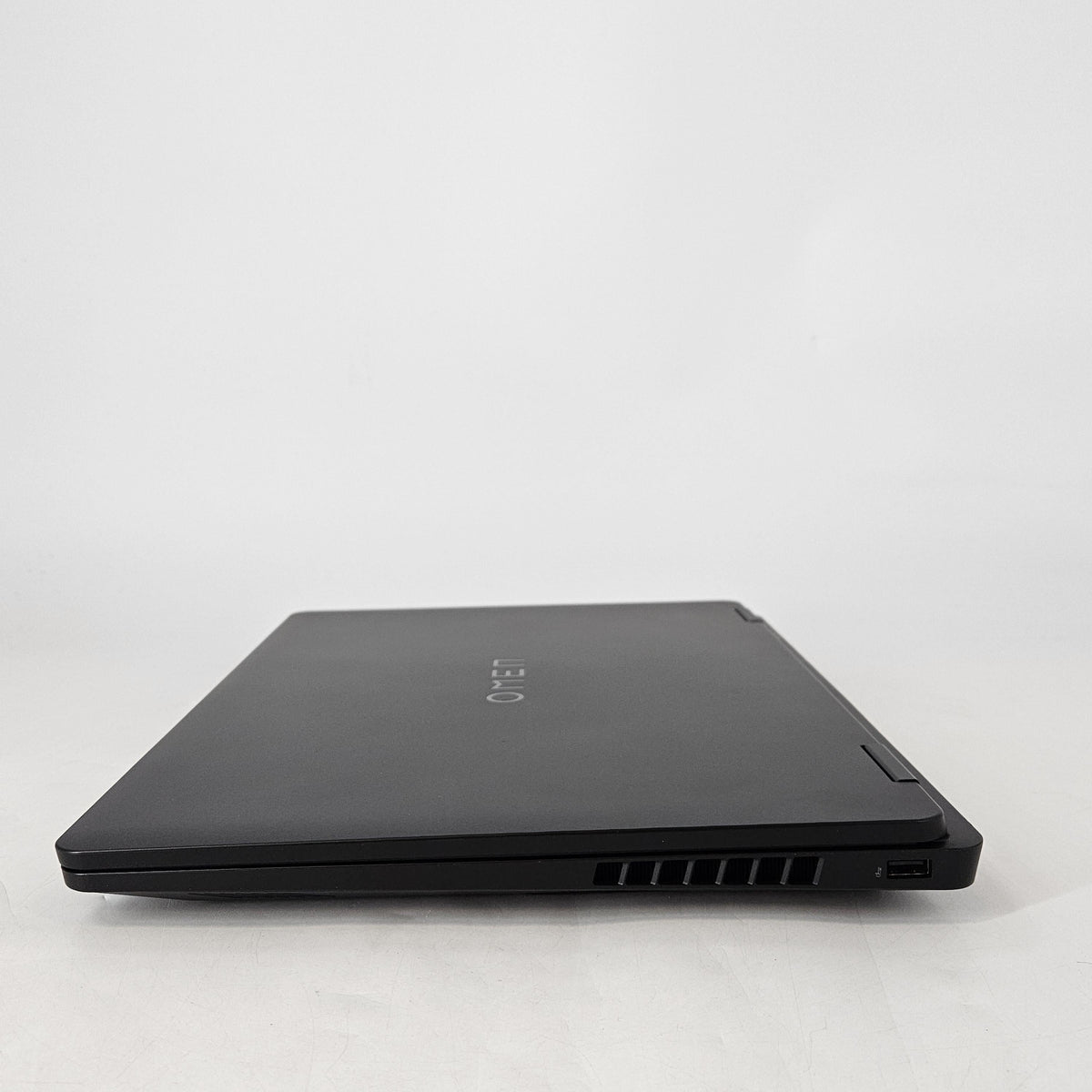 HP Omen 16 Black 2.0 GHz AMD Ryzen AI 7 350 16GB RAM 1TB Solid State Drive NVIDIA GeForce RTX 5060 8 GB