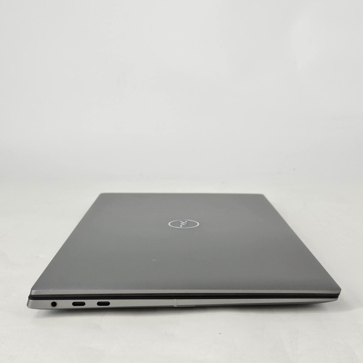 Dell Precision 5490 14 Gray 3.8 GHz Intel Core Ultra 7 32GB RAM 512GB Solid State Drive NVIDIA RTX 1000 Ada 6 GB