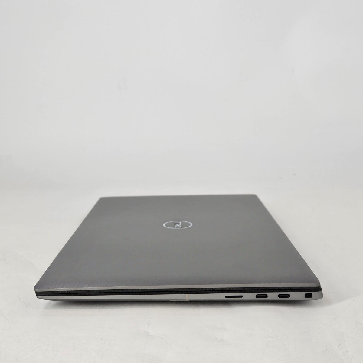 Dell Precision 5490 14 Gray 3.8 GHz Intel Core Ultra 7 32GB RAM 512GB Solid State Drive NVIDIA RTX 1000 Ada 6 GB