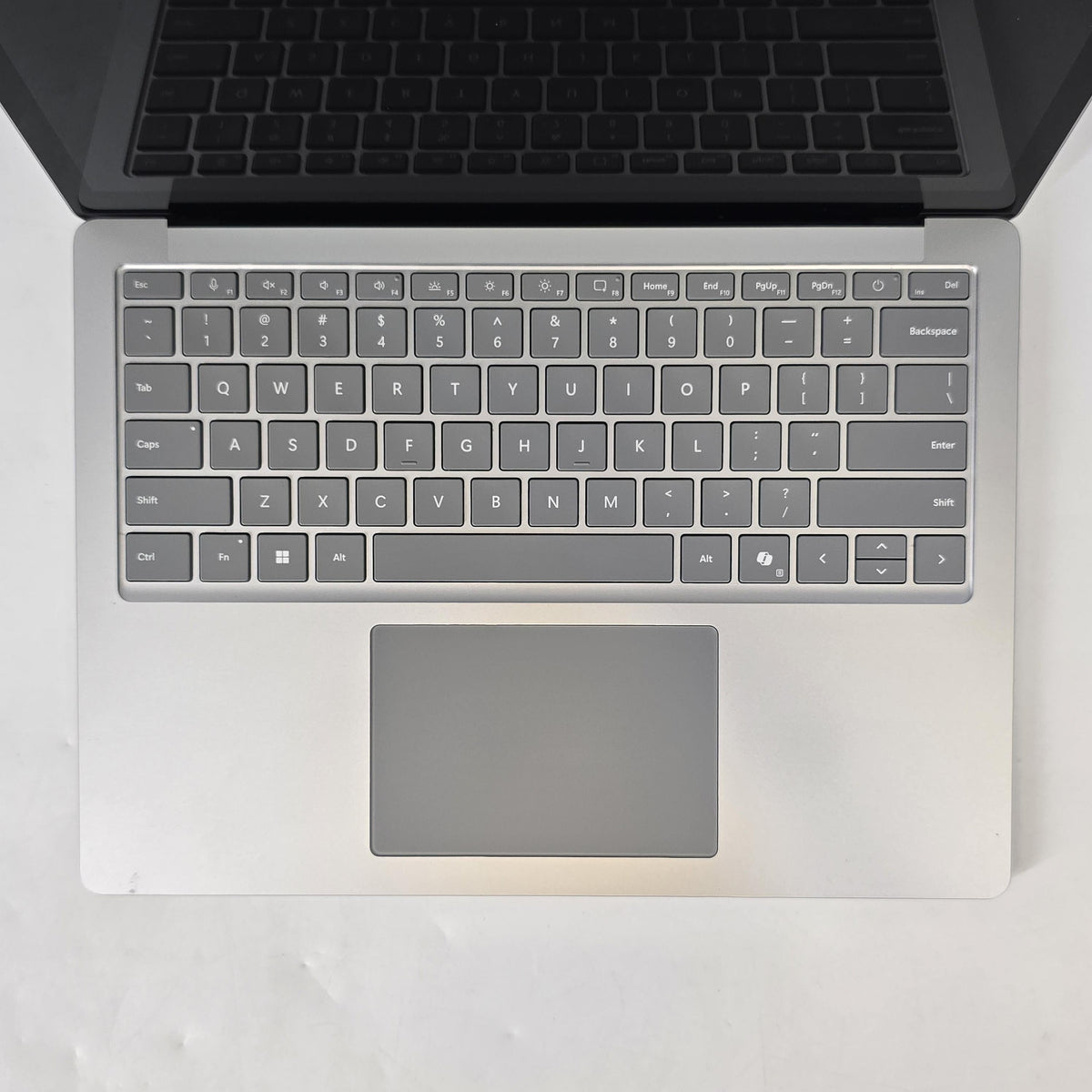 Microsoft Surface Laptop 6 13.5 Platinum 3.6 GHz Intel Core Ultra 5 16GB RAM 256GB Solid State Drive