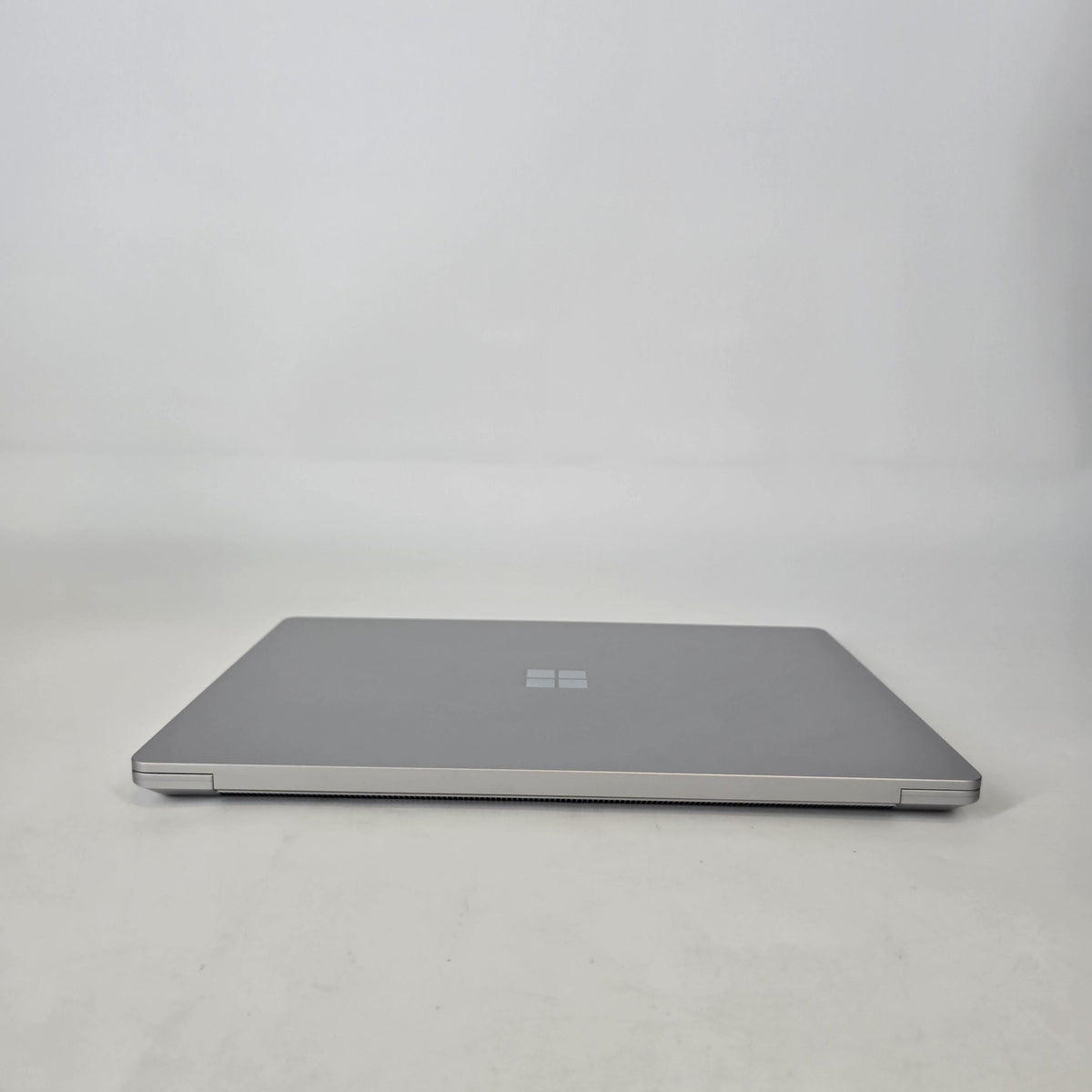 Microsoft Surface Laptop 6 13.5 Platinum 3.6 GHz Intel Core Ultra 5 16GB RAM 256GB Solid State Drive