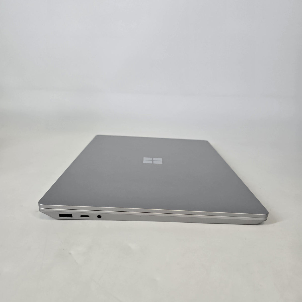 Microsoft Surface Laptop 6 13.5 Platinum 3.6 GHz Intel Core Ultra 5 16GB RAM 256GB Solid State Drive