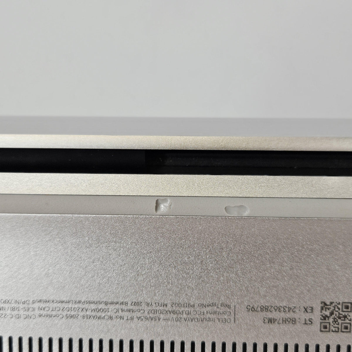 Dell XPS 15 9510 Silver 2.5 GHz Intel Core i9 11th Gen. 32GB RAM 1TB Solid State Drive NVIDIA GeForce RTX 3050 Ti 4 GB