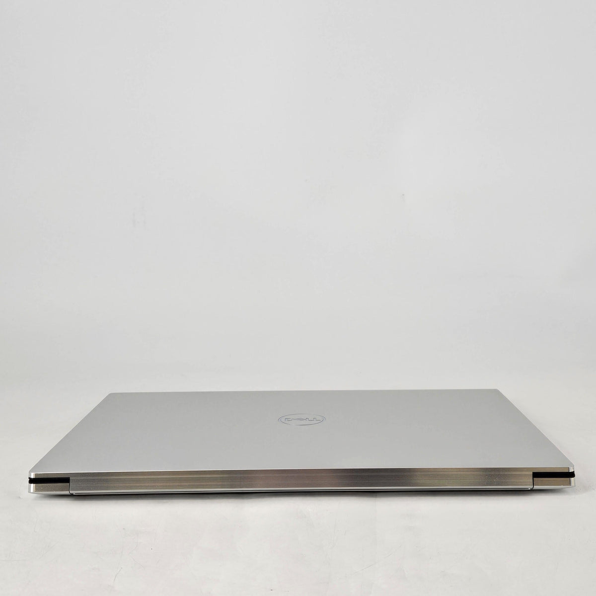 Dell XPS 15 9510 Silver 2.5 GHz Intel Core i9 11th Gen. 32GB RAM 1TB Solid State Drive NVIDIA GeForce RTX 3050 Ti 4 GB