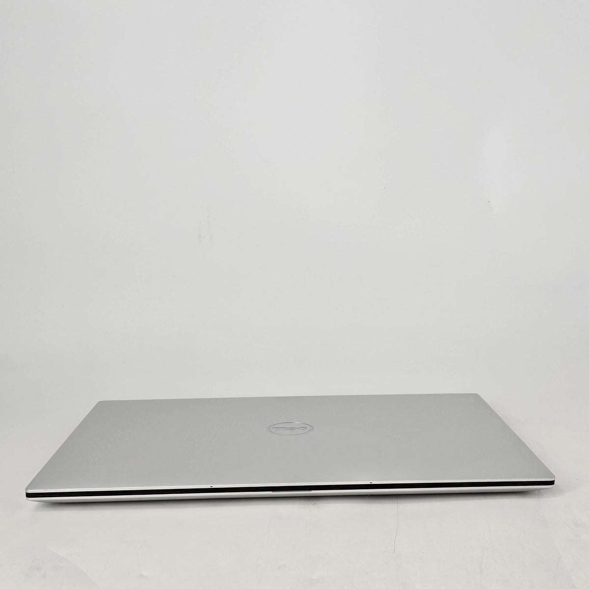 Dell XPS 15 9510 Silver 2.5 GHz Intel Core i9 11th Gen. 32GB RAM 1TB Solid State Drive NVIDIA GeForce RTX 3050 Ti 4 GB