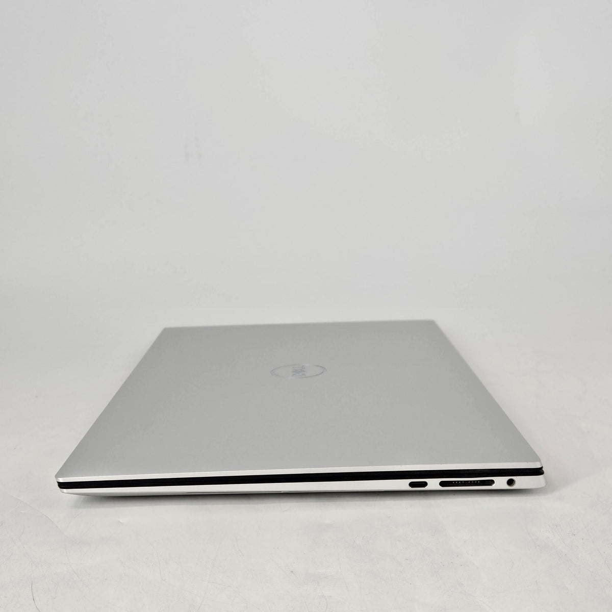 Dell XPS 15 9510 Silver 2.5 GHz Intel Core i9 11th Gen. 32GB RAM 1TB Solid State Drive NVIDIA GeForce RTX 3050 Ti 4 GB