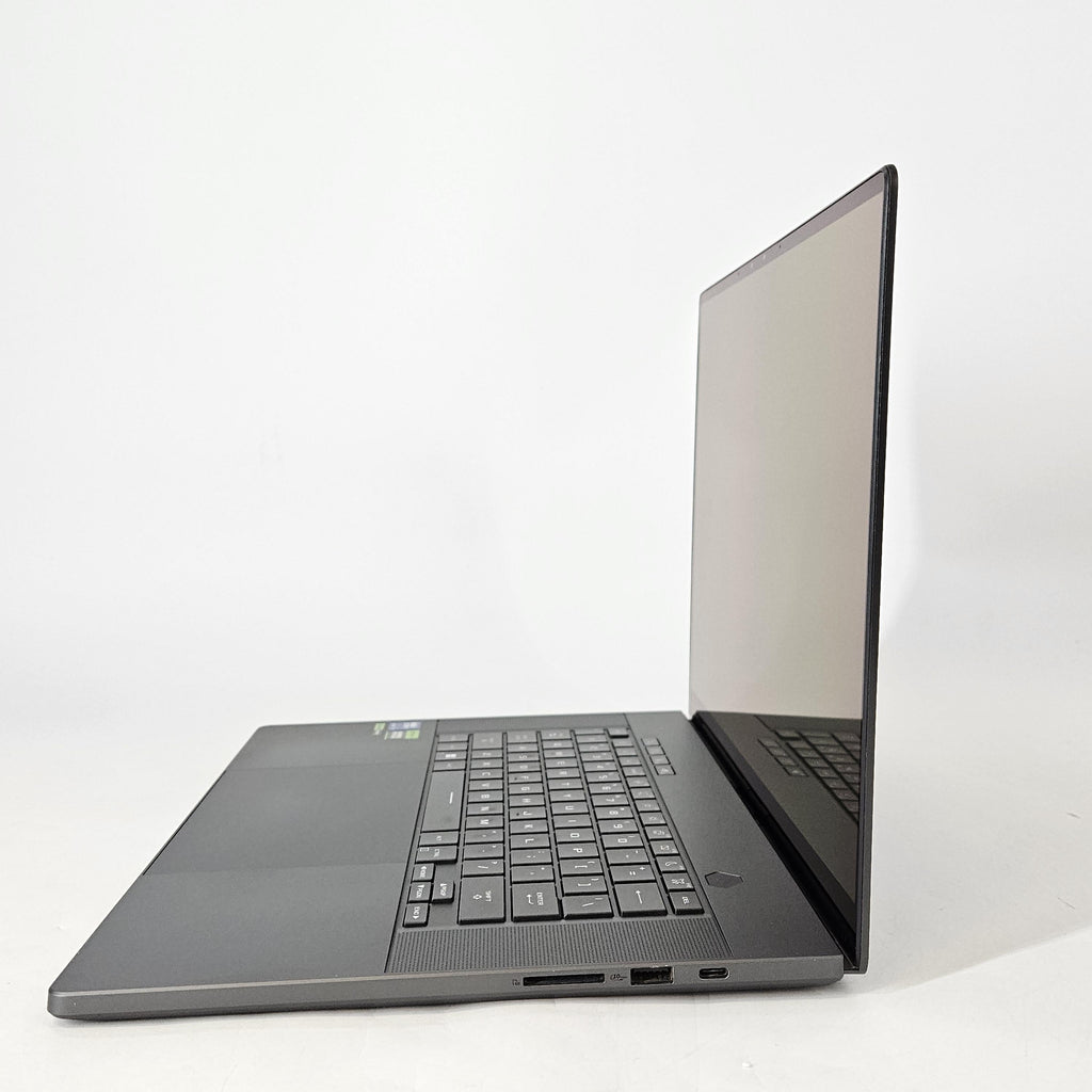 ROG Zephyrus G16 GU605 16 Black 2.5 GHz Intel Core Ultra 9 16GB RAM 1TB Solid State Drive NVIDIA GeForce RTX 4070 8 GB