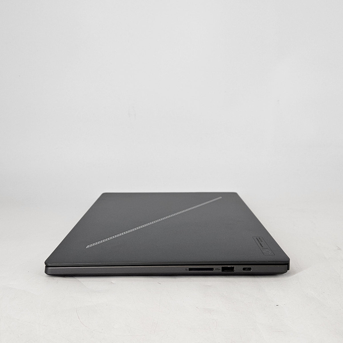 ROG Zephyrus G16 GU605 16 Black 2.5 GHz Intel Core Ultra 9 16GB RAM 1TB Solid State Drive NVIDIA GeForce RTX 4070 8 GB