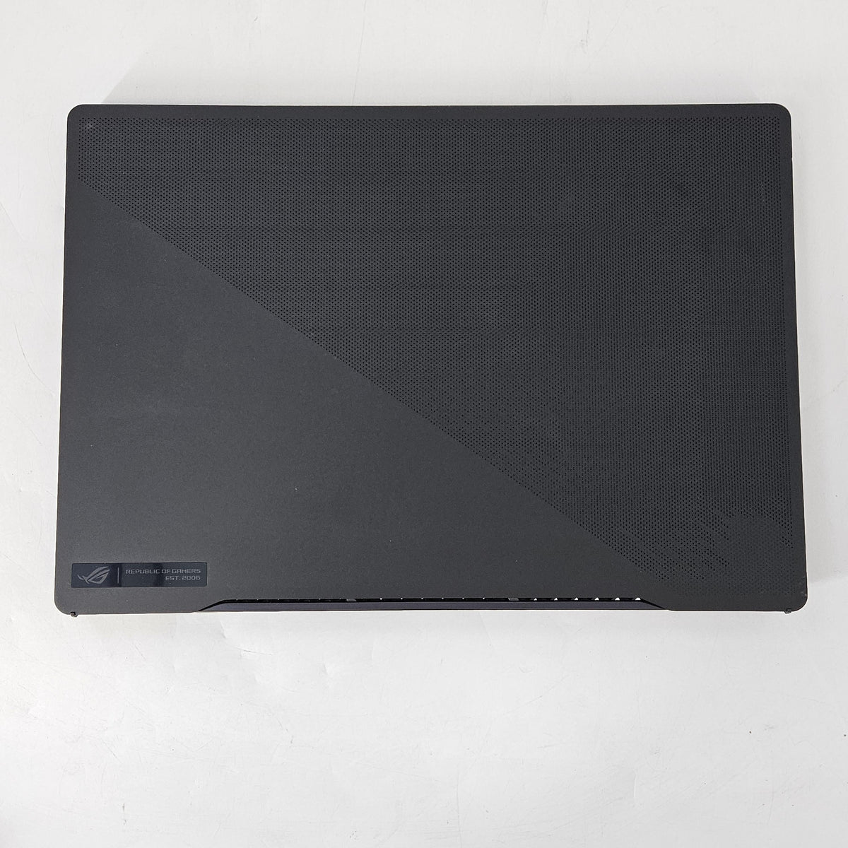 ROG Zephyrus M16 GU604 16 Black 2.6 GHz Intel Core i9 13th Gen. 32GB RAM 2TB Solid State Drive NVIDIA GeForce RTX 4070 8 GB