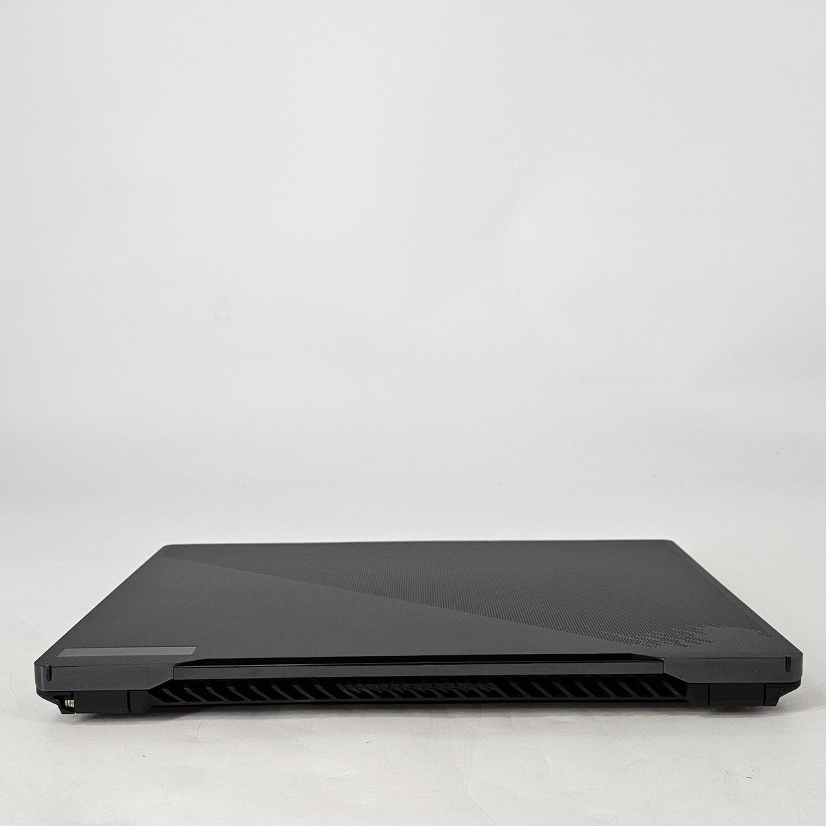ROG Zephyrus M16 GU604 16 Black 2.6 GHz Intel Core i9 13th Gen. 32GB RAM 2TB Solid State Drive NVIDIA GeForce RTX 4070 8 GB