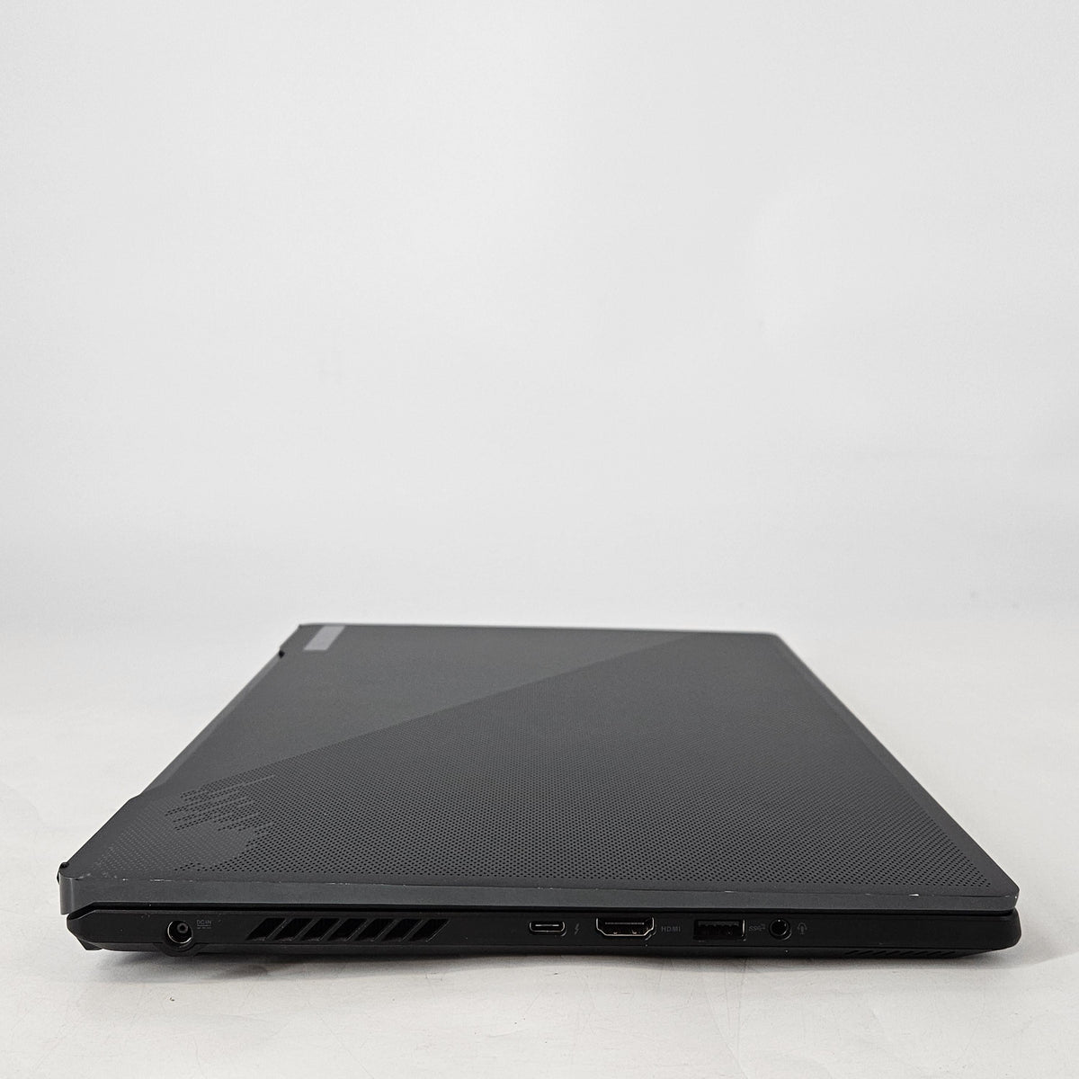 ROG Zephyrus M16 GU604 16 Black 2.6 GHz Intel Core i9 13th Gen. 32GB RAM 2TB Solid State Drive NVIDIA GeForce RTX 4070 8 GB