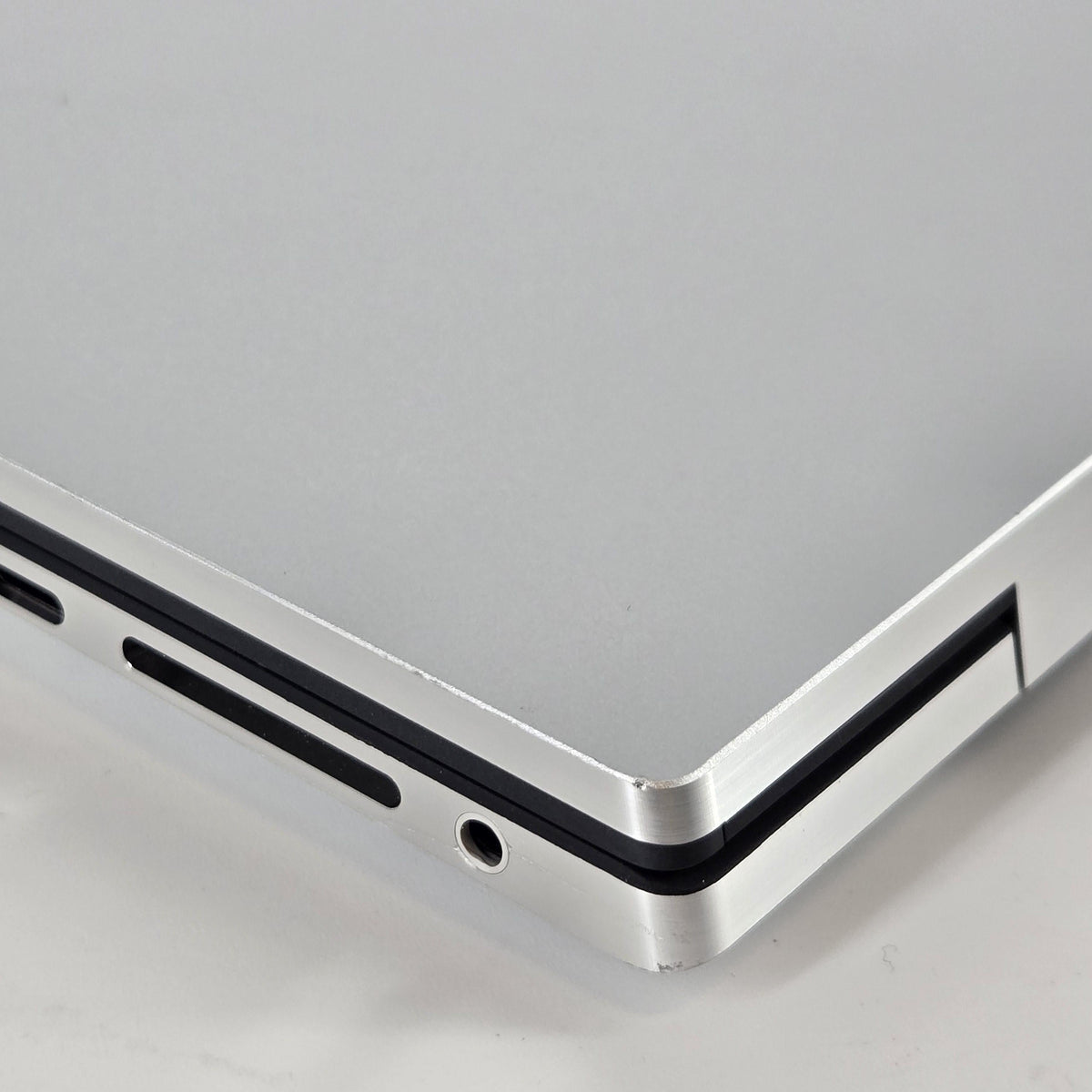 Dell XPS 17 9700 Silver 2.3 GHz Intel Core i7 10th Gen. 32GB RAM 1TB Solid State Drive NVIDIA GeForce RTX 2060 6 GB