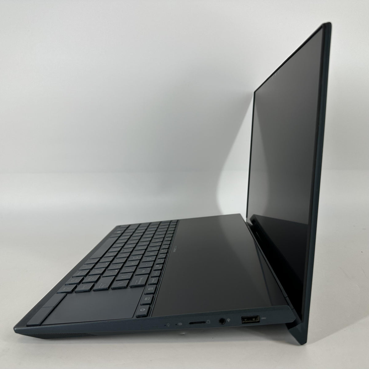 Zenbook Duo 14 Blue 1.8 GHz Intel Core i7 10th Gen. 16GB RAM 1TB Solid State Drive NVIDIA GeForce MX250 2 GB