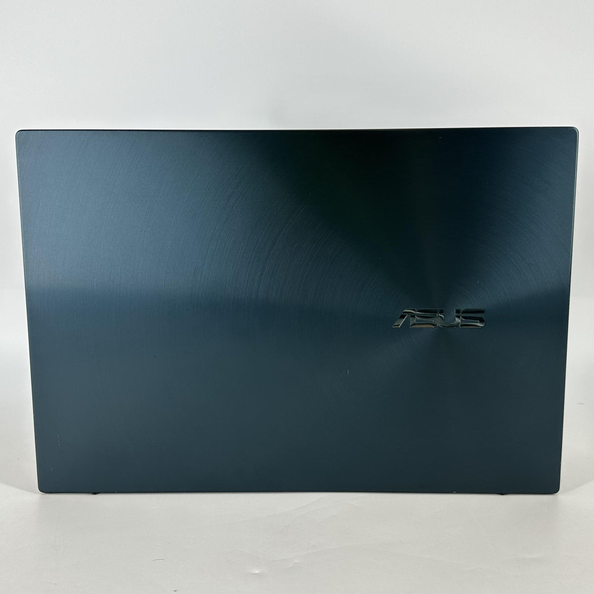 Zenbook Duo 14 Blue 1.8 GHz Intel Core i7 10th Gen. 16GB RAM 1TB Solid State Drive NVIDIA GeForce MX250 2 GB