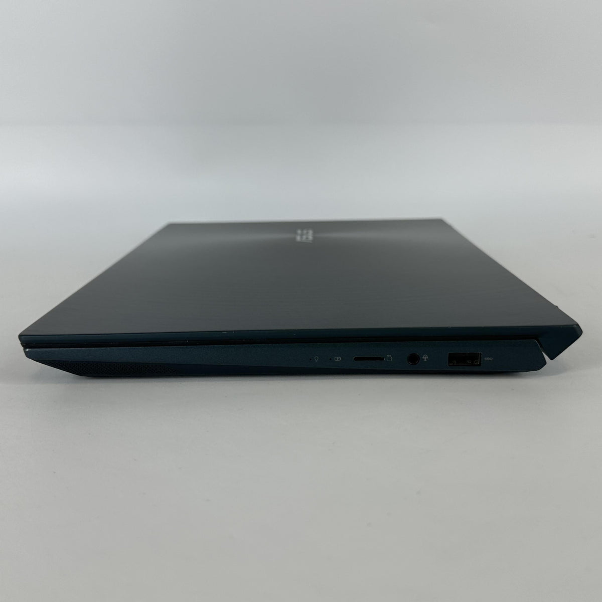 Zenbook Duo 14 Blue 1.8 GHz Intel Core i7 10th Gen. 16GB RAM 1TB Solid State Drive NVIDIA GeForce MX250 2 GB