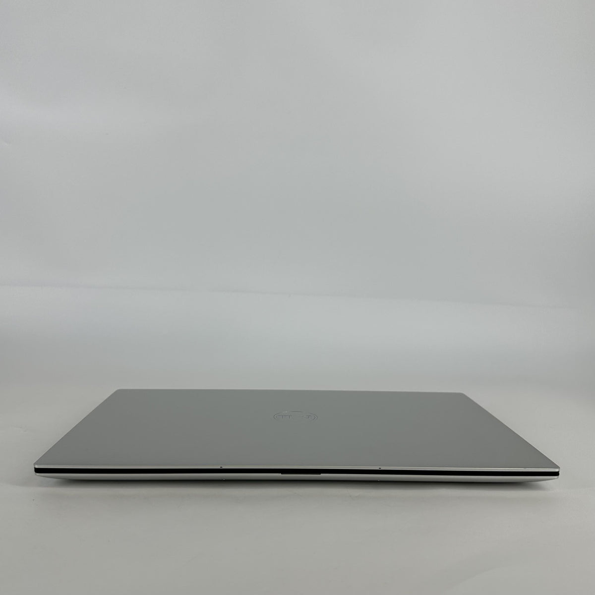 Dell XPS 15 9520 Silver 2.3 GHz Intel Core i7 12th Gen. 16GB RAM 512GB Solid State Drive NVIDIA GeForce RTX 3050 4 GB