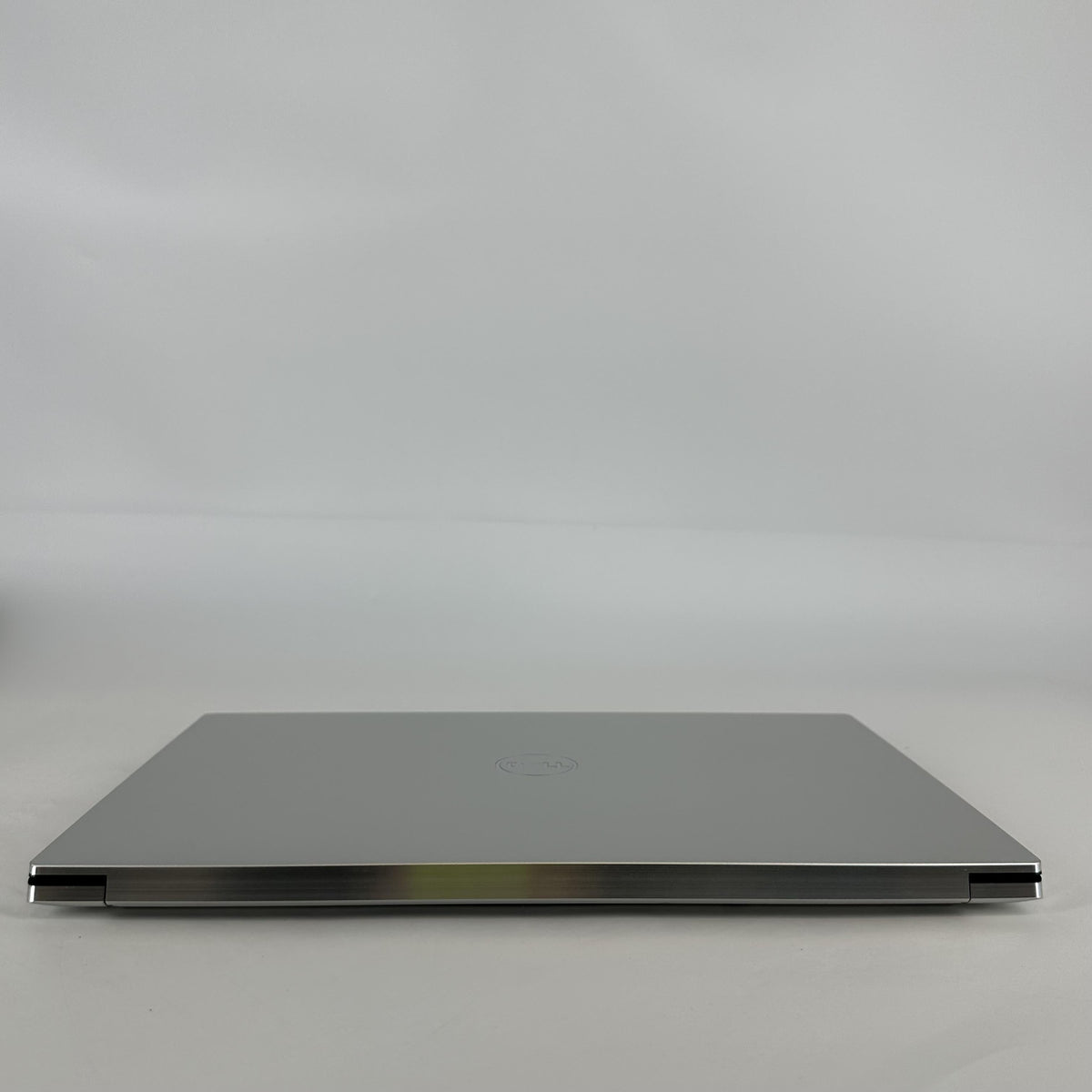 Dell XPS 15 9520 Silver 2.3 GHz Intel Core i7 12th Gen. 16GB RAM 512GB Solid State Drive NVIDIA GeForce RTX 3050 4 GB