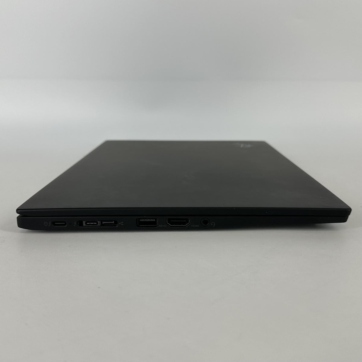 Lenovo ThinkPad X1 Carbon Gen 8 14 Black 1.7 GHz Intel Core i5 10th Gen. 16GB RAM 512GB Solid State Drive