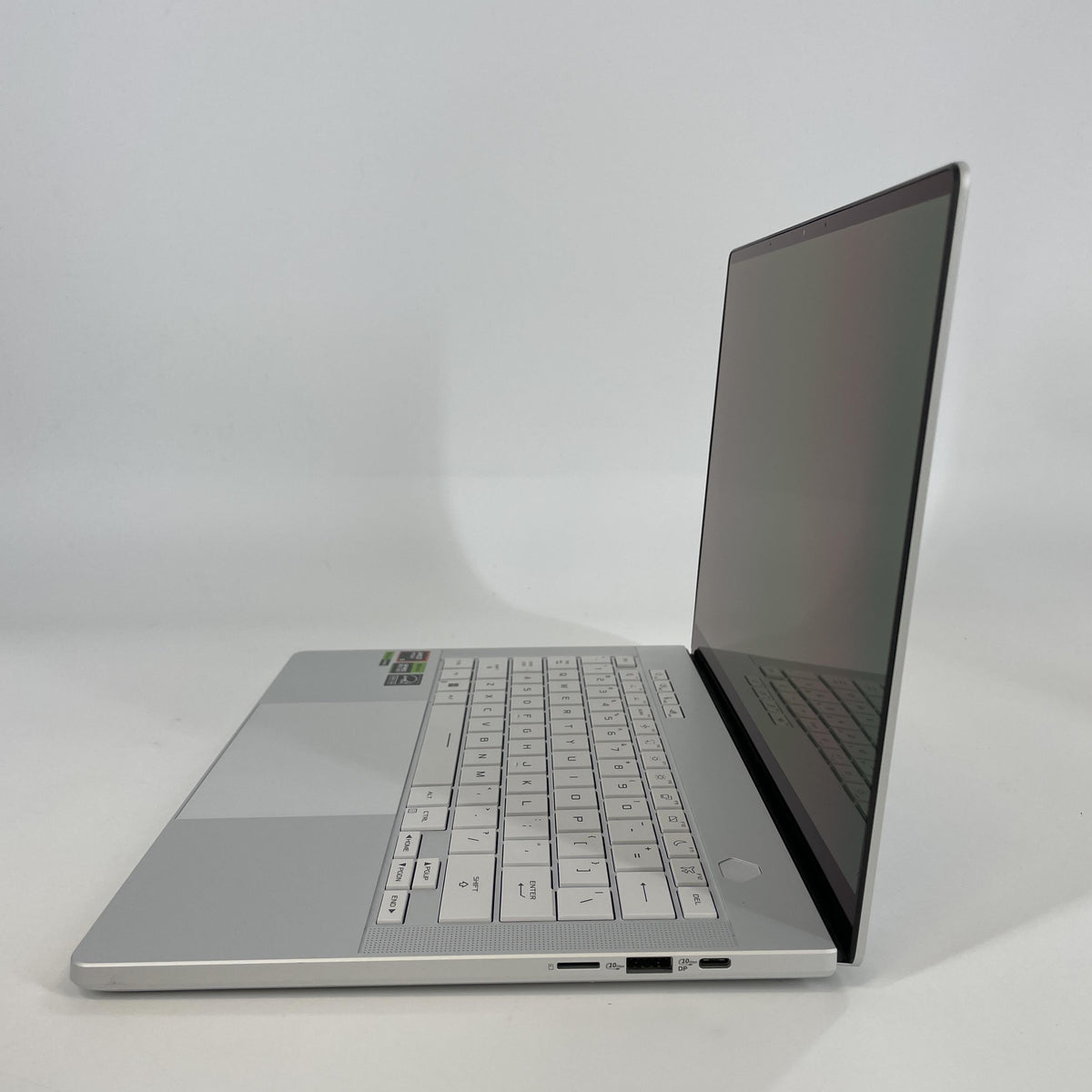 Asus ROG Zephyrus G14 GA403 14 White 4.0 GHz AMD Ryzen 9 8945HS 32GB RAM 1TB Solid State Drive NVIDIA GeForce RTX 4070 8 GB