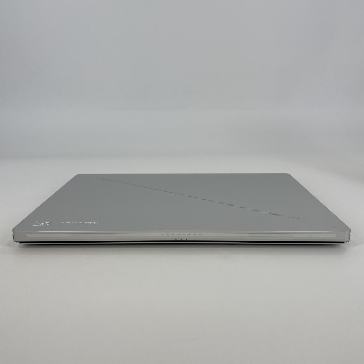 Asus ROG Zephyrus G14 GA403 14 White 4.0 GHz AMD Ryzen 9 8945HS 32GB RAM 1TB Solid State Drive NVIDIA GeForce RTX 4070 8 GB